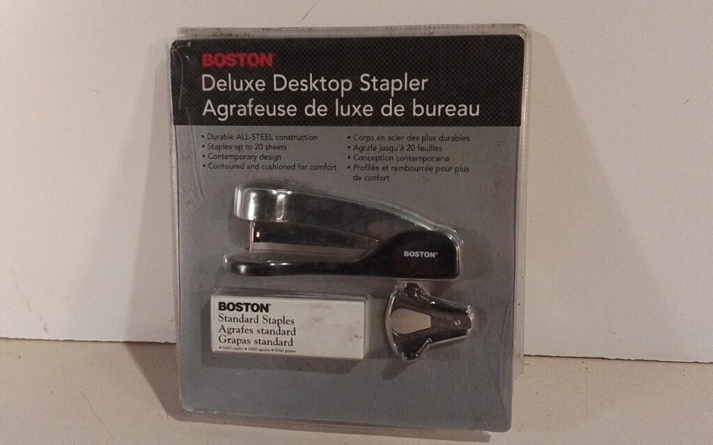 Boston Deluxe Desktop Stapler