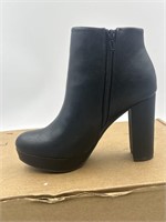 Women’s 6.5 Stomp Black Ankle Boot