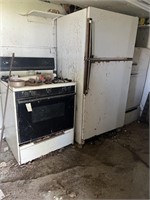 Stove, refigerators (scrap, not tested)