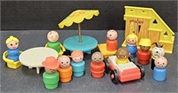 (E) Fisher-Price Vintage Little Peoples And