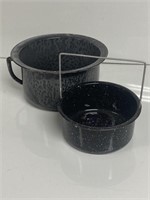 2 pieces of assorted enamelware