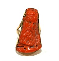 Yellow Gold Ring w. Carved Figure Coral Insert