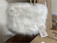 Radovre Hairpin Ottoman Faux Fur in White by