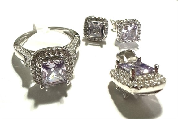 Dear Diamonds and Jewelry Auction Ends Tuesday 04/30/2024