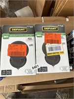 Lot of 2 defiant motion activated flood light (1)