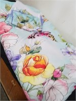 Super cute King size comforter with pillow cases