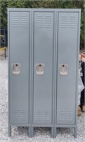 (ZZ) Metal 3 Compartment Standing Lockers