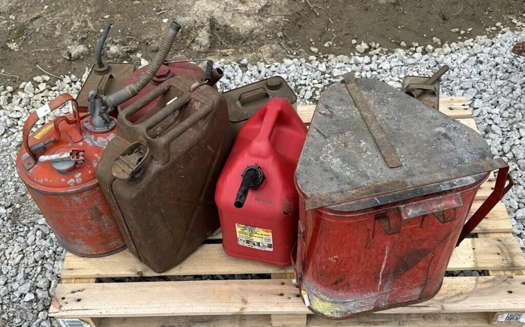 (AS) Metal and Plastic Gas Cans with Nozzles and