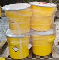 (ZZ) 25 Gallon Plastic Barrels Salvage