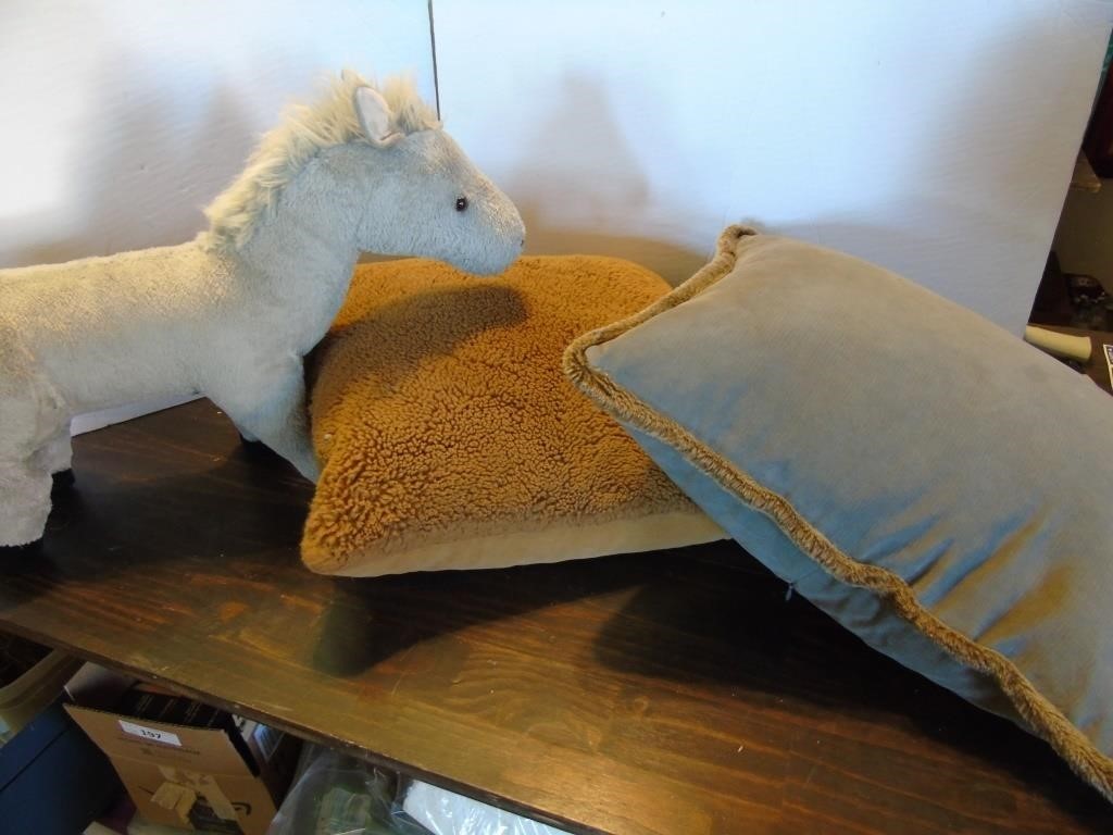 2 Pillows w Posable Horse