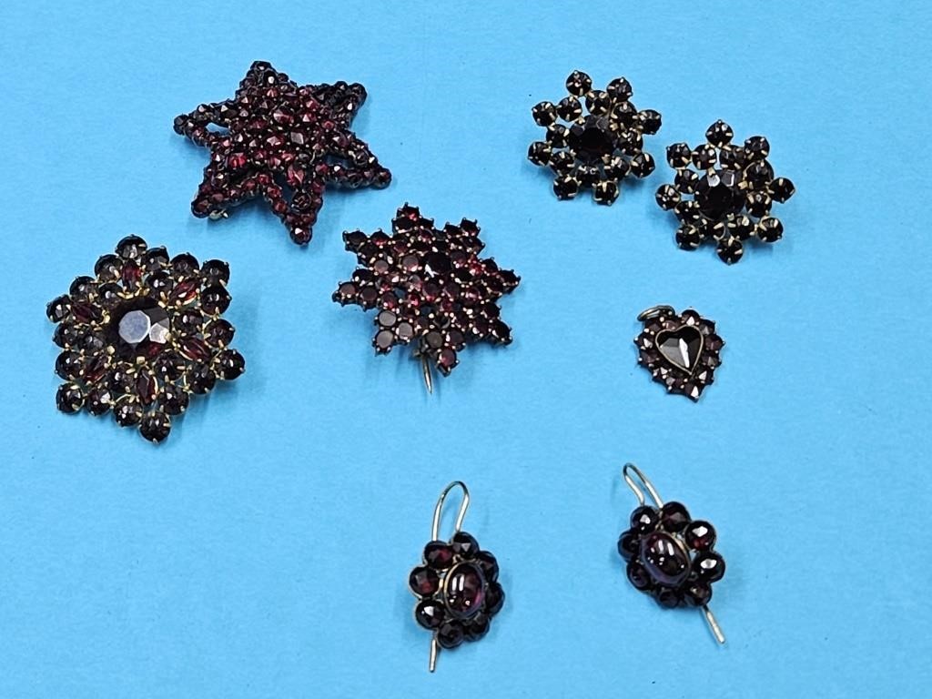 Lot of Pretty Garnet Jewelry Brooches, Pendant ++