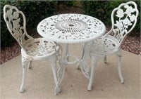 F - GARDEN TABLE W/ 2 CHAIRS (Z11)