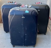 F - 3 PIECES OF LUGGAGE (G136)