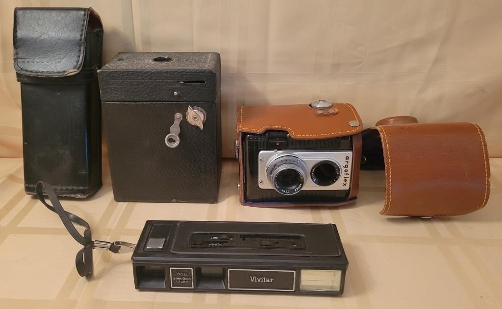 F - LOT OF VINTAGE CAMERAS (G97)