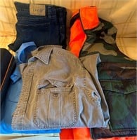 F - MIXED LOT OF TOPS & JEANS (G111)