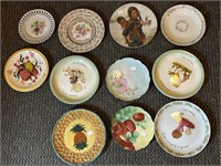 Porcelain and Collector Plates : Hollie Hobbie,