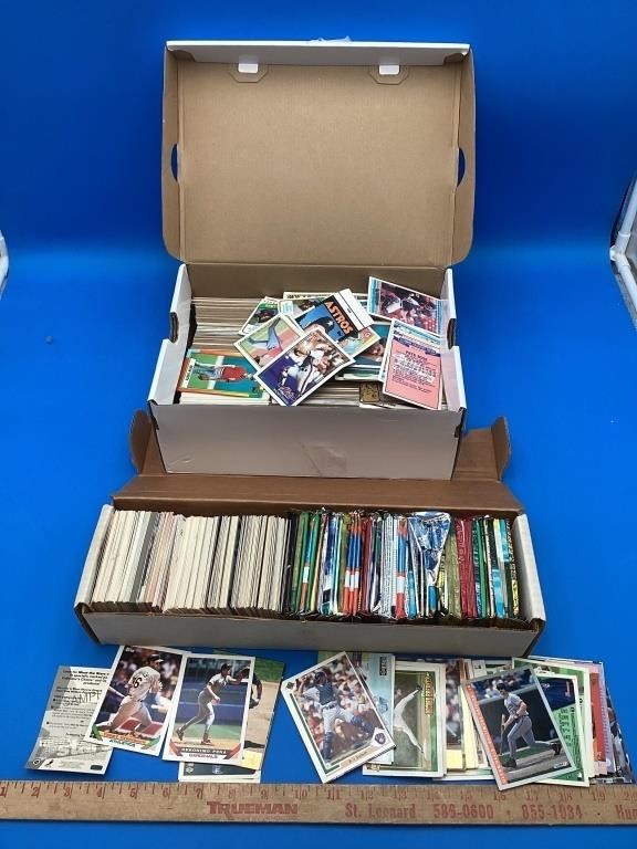 Lot of Assorted 1970-2000's Baseball Cards