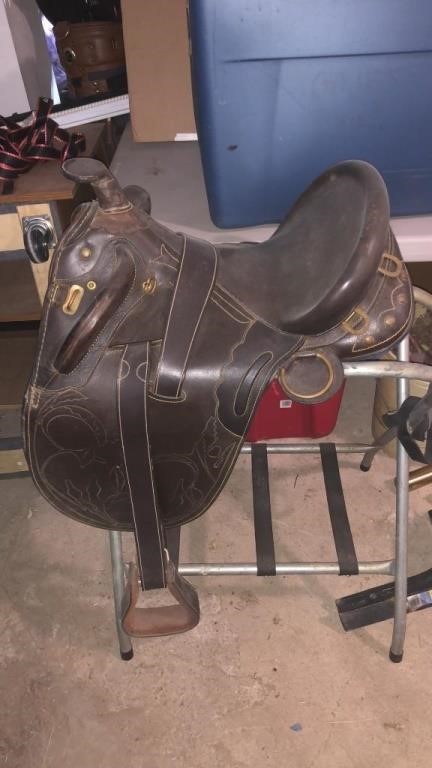 saddle with rack