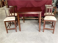 Very Nice Cherry Finish Table with 4 Chairs