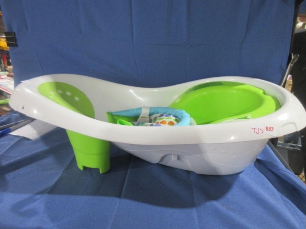 baby bathtub .