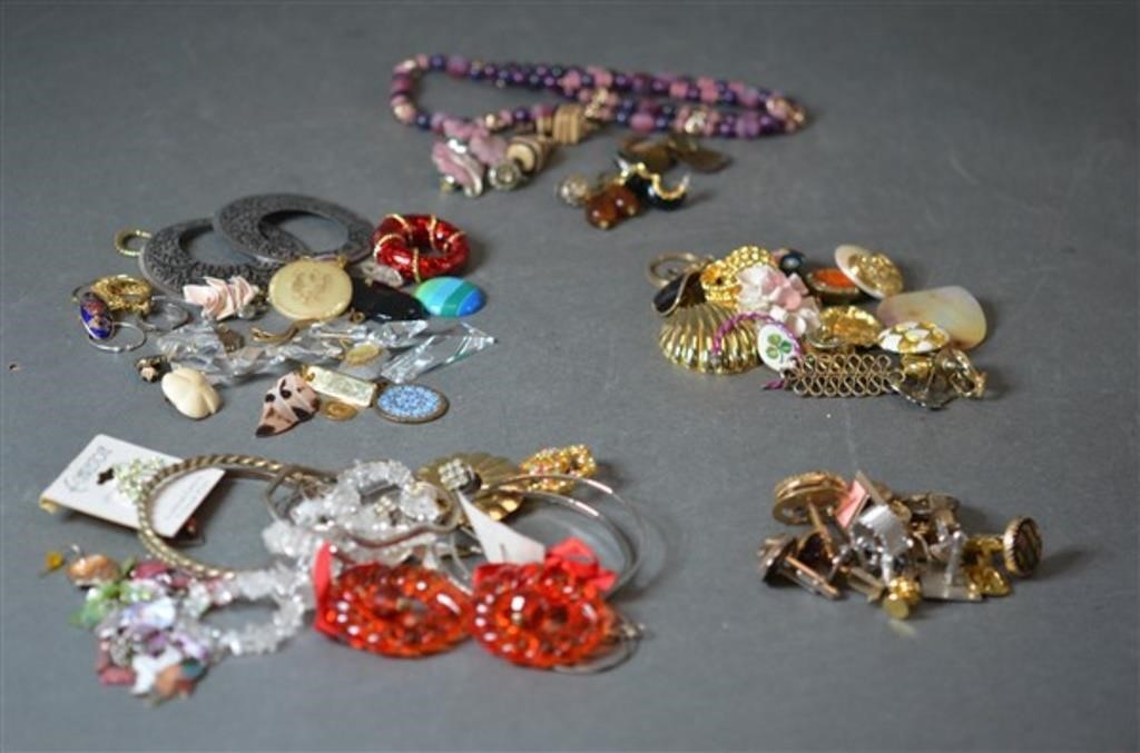 Assorted Jewelry Pieces