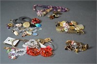Assorted Jewelry Pieces