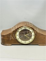 vintage mantle clock w/ pendulum