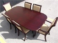 SOLID DARK WOOD EXPANDING DINING TABLE W/ 6 CHAIRS