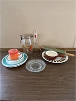 Vintage kitchen lot- 2 Pyrex Laurel Leaf pattern