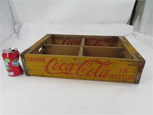 Vieille caisse en bois Coca-Cola