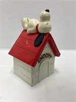 Peanuts Snoopy Doghouse Coin Bank