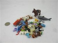 Plusieurs figurines d'animaux LEGO