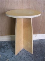 SMALL WOOD ENDTABLE APPROX. 24.5" T 16" W