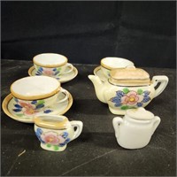 Vintage Child-size floral tea set; Reserve $4