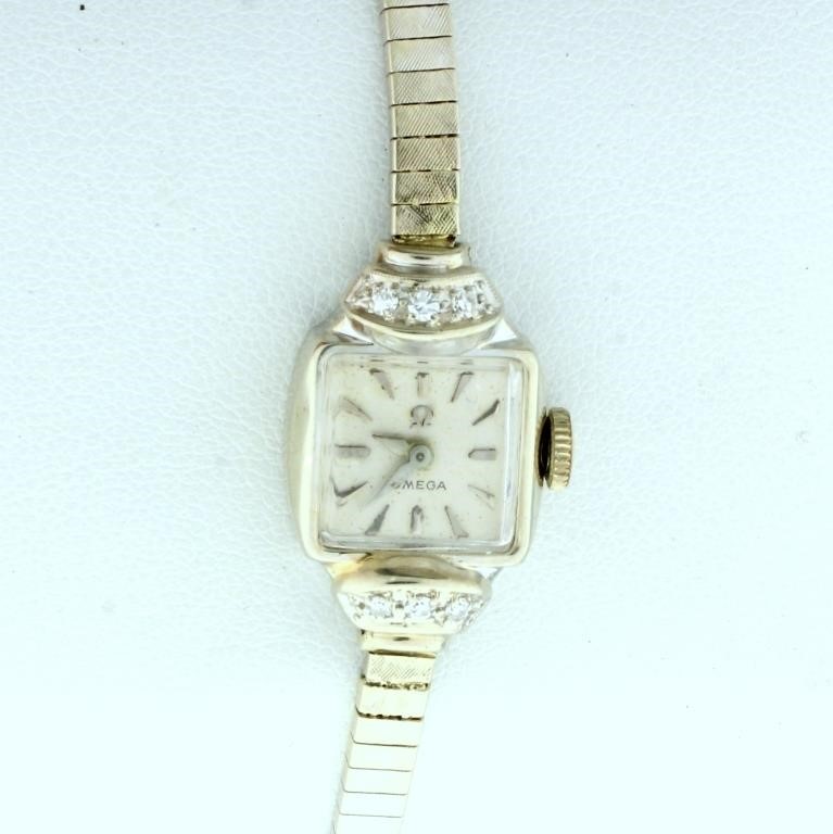 Vintage Omega Manual Wind womens Watch in Solid 14