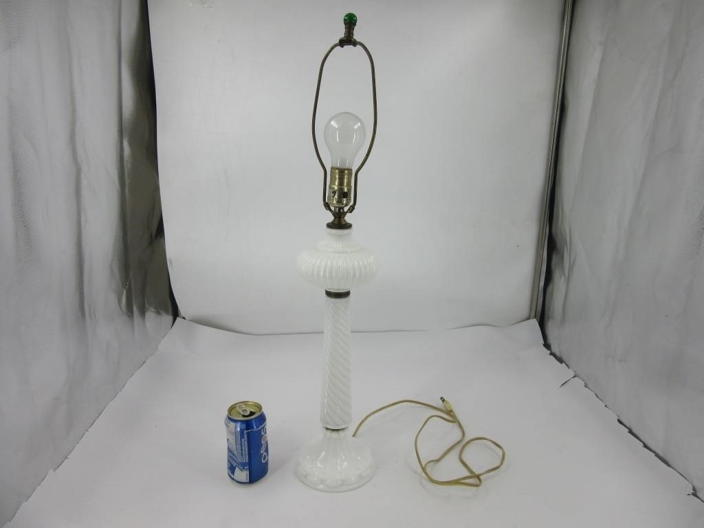 Swirl Lampe vintage en Milk Glass