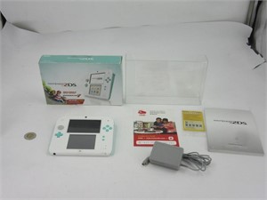 Console Nintendo 2DS avec accessoires et boites