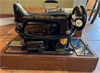 L - VINTAGE SINGER SWEING MACHINE (K41)