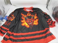 2 chandails de hockey 666 Satan