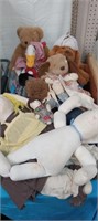 Stuffed Animals/ Dolls Lot
