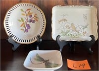 L - COLLECTIBLE PLATES & DRAGONFLY DISH (L19)