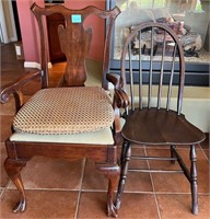 L - LOT OF 2 VINTAGE CHAIRS (K29)