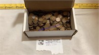 Box of wheat pennies, 900+
