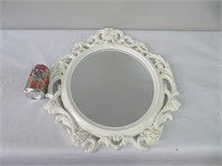 Miroir ovale avec contour en plastique