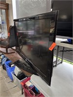 LARGE LG FLAT SCREEN TV UNTESTED NO CORD