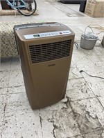 Haier Air Conditioner w/ Remote (works)