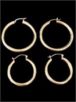 14 K Gold hoop earrings 4.6 gr one has dent