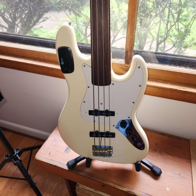 Fender Jazz Bass