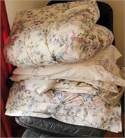 Queen Sitze Comforter Set Floral Shams Skirt
