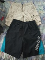 Men's size 30 cargo shorts size medium Reebok